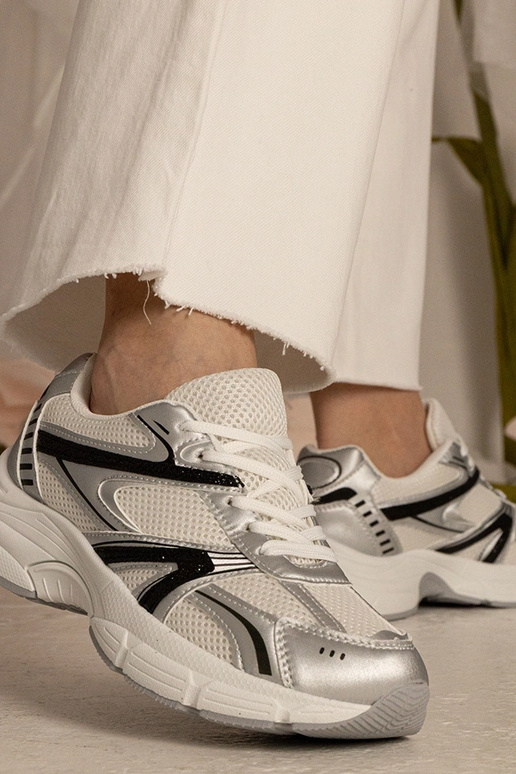 Sudraba sporta apavi sievietēm ar... Sudraba sporta apavi sievietēm ar...