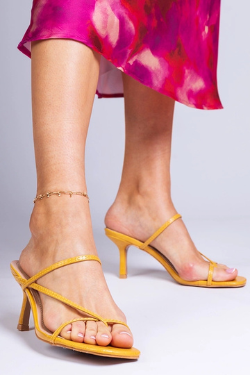 Dzeltenas eleganti sieviešu...