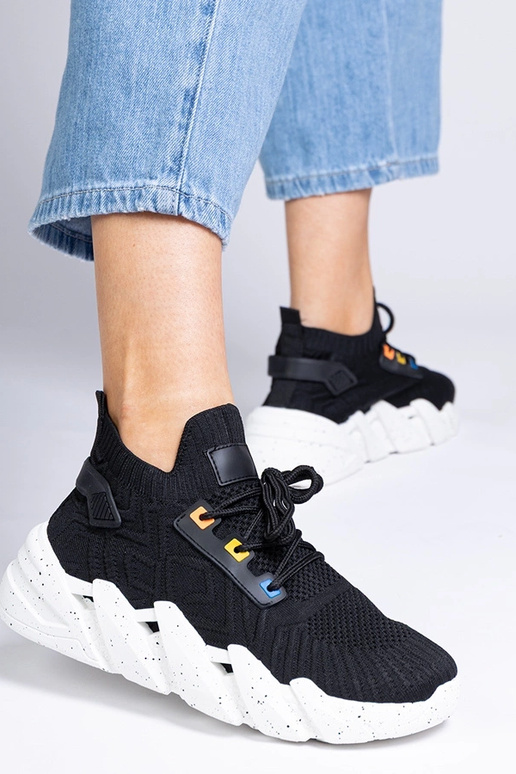 Melnas sieviešu sporta kurpes uz...