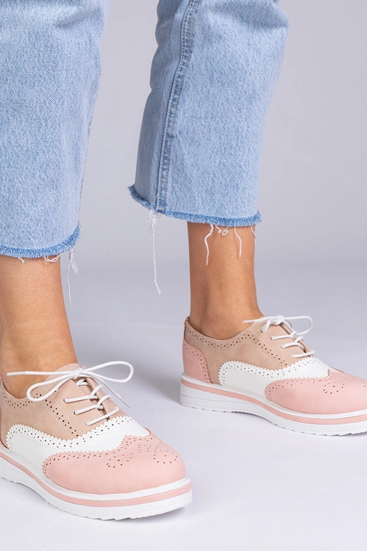 Rozā klasiskie oksfordi, „Toddi"