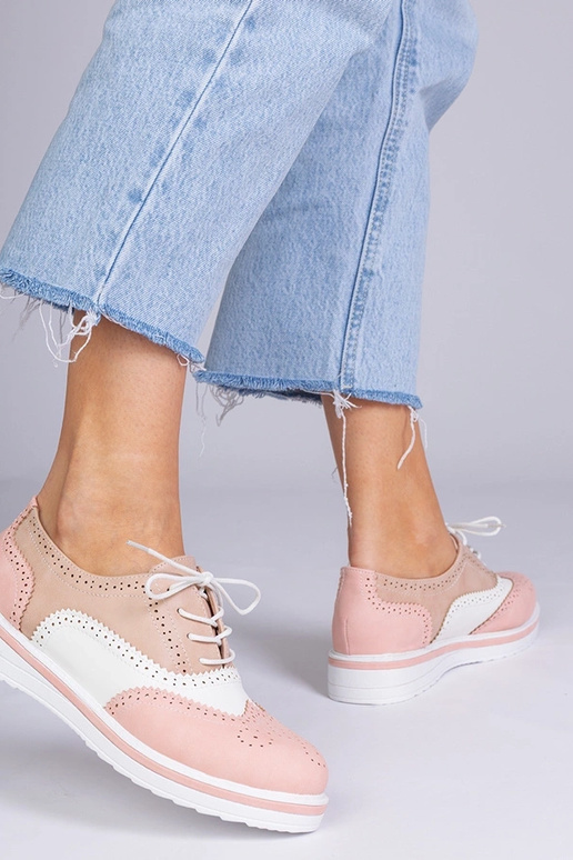 Rozā klasiskie oksfordi, „Toddi"