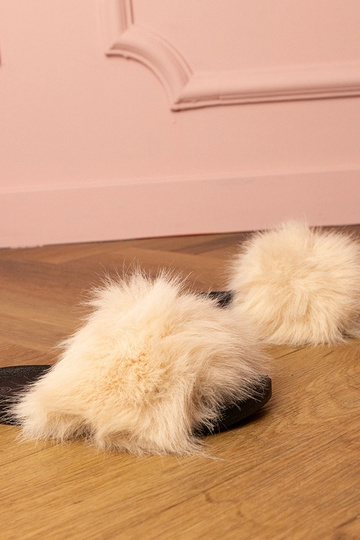 Smilšu krāsas bērnu čības...