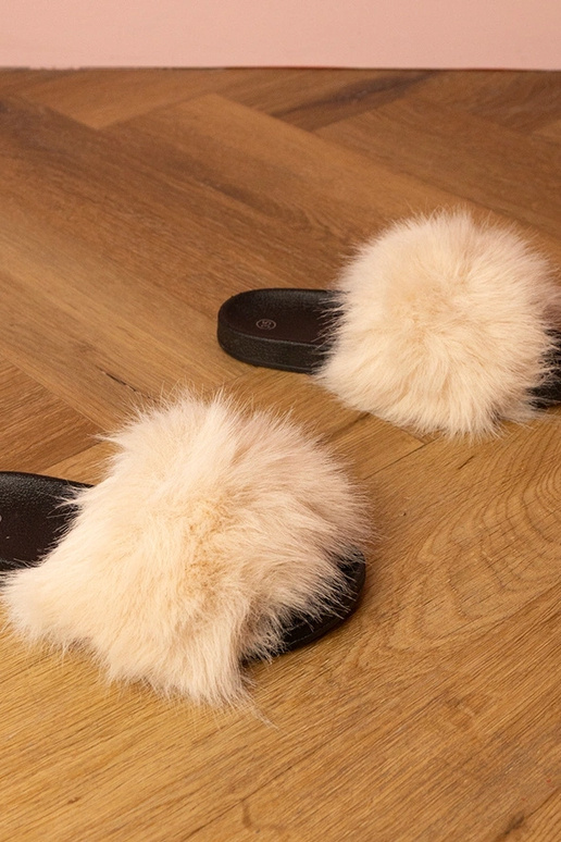 Smilšu krāsas bērnu čības ar kažokādu...