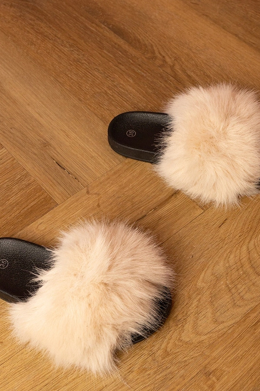 Smilšu krāsas bērnu čības ar kažokādu...