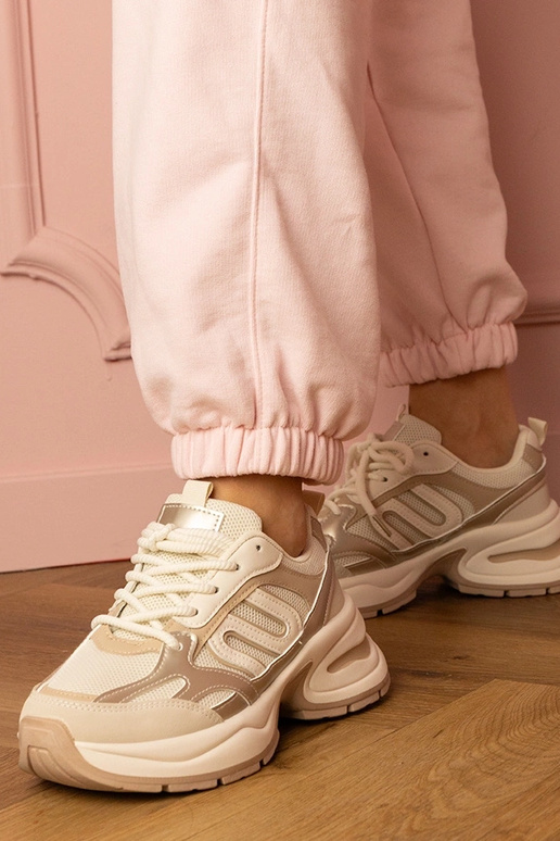 Smilšu krāsas sieviešu sporta apavi...