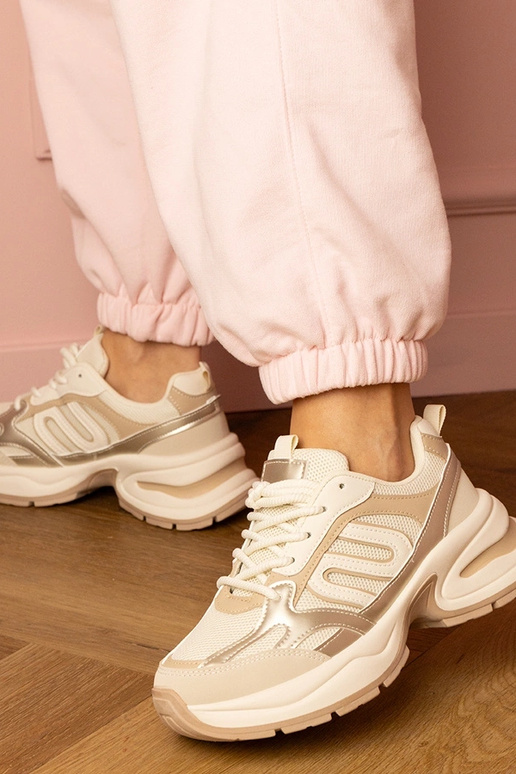 Smilšu krāsas sieviešu sporta apavi...