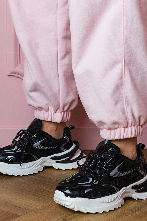 Melni sieviešu sporta apavi uz...