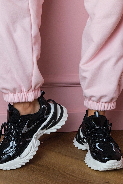 Melni sieviešu sporta apavi uz...