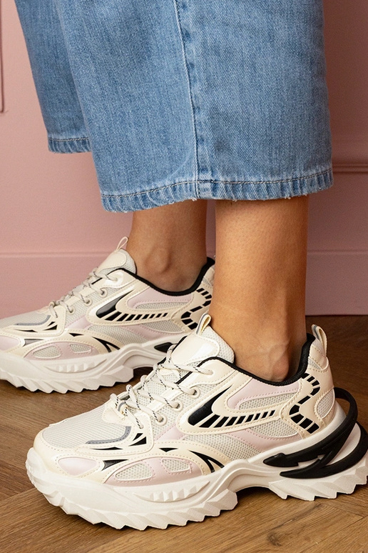 Smilšu krāsas sieviešu sporta apavi...