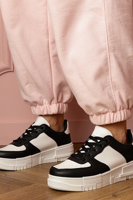 Melni sieviešu sporta apavi uz...