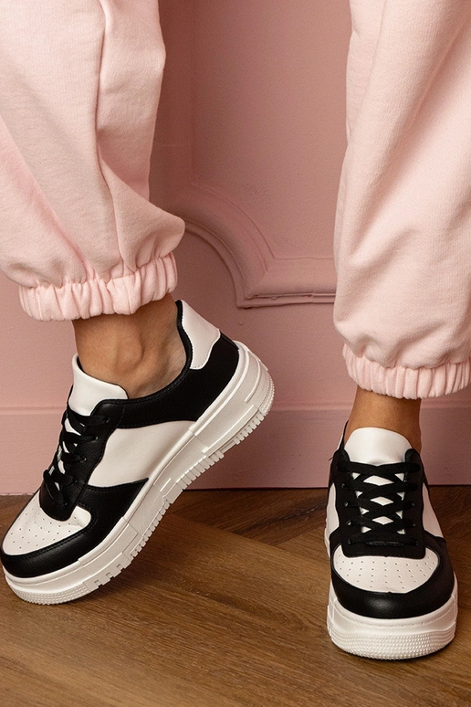 Melni sieviešu sporta apavi uz...