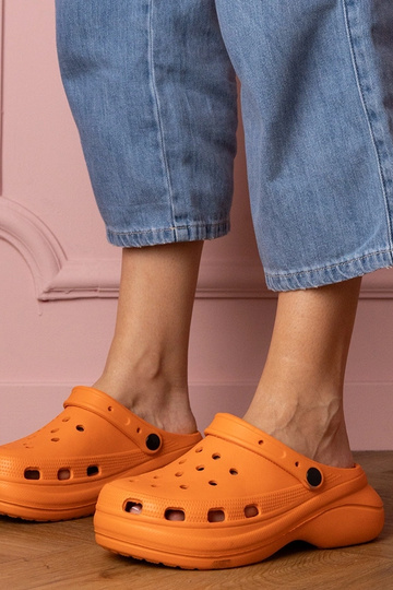 Oranžas sieviešu slēgtas...