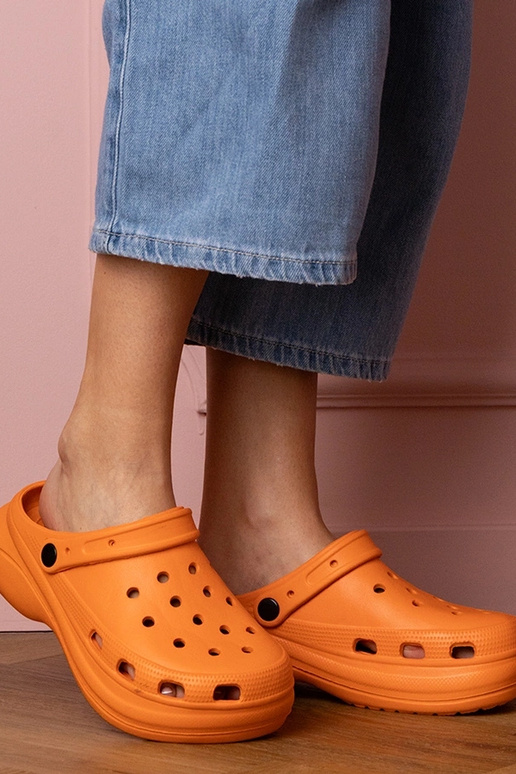 Oranžas sieviešu slēgtas čības uz...