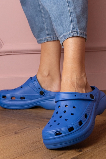 Zilas sieviešu slēgtas... 2