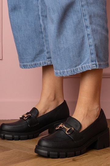 Melnas sieviešu puszābaki...