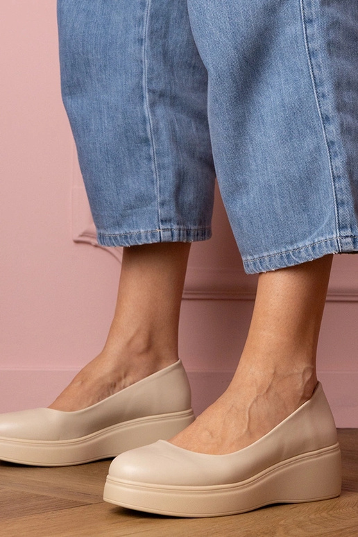 Smilškrāsas sieviešu puszābaki uz... Smilškrāsas sieviešu puszābaki uz...