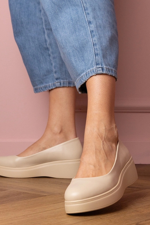 Smilškrāsas sieviešu puszābaki uz... Smilškrāsas sieviešu puszābaki uz...