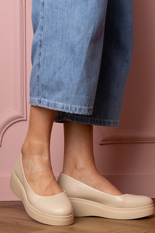 Smilškrāsas sieviešu puszābaki uz... Smilškrāsas sieviešu puszābaki uz...