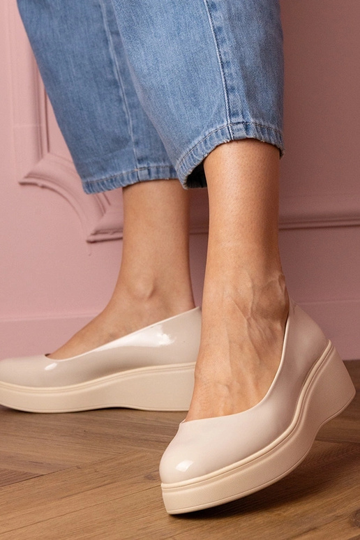 Smilškrāsas lakoti sieviešu puszābaki... Smilškrāsas lakoti sieviešu puszābaki...