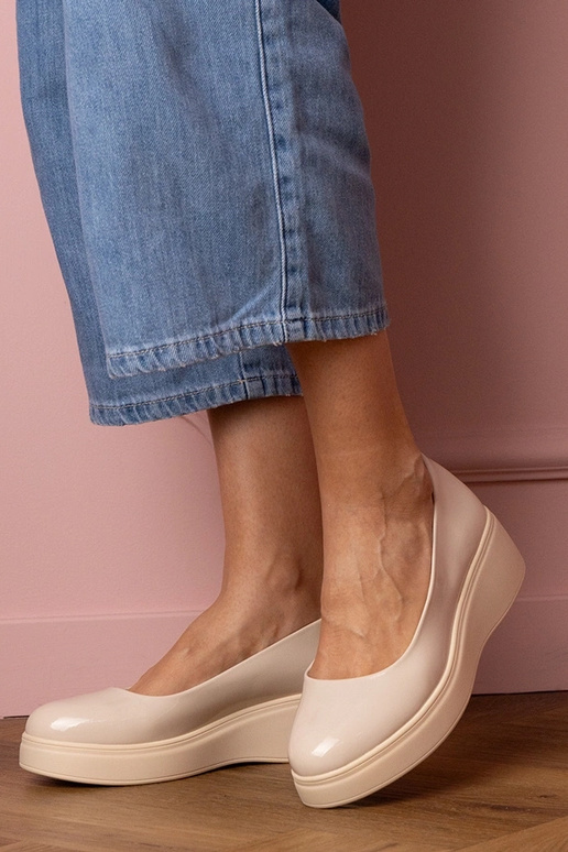 Smilškrāsas lakoti sieviešu puszābaki... Smilškrāsas lakoti sieviešu puszābaki...