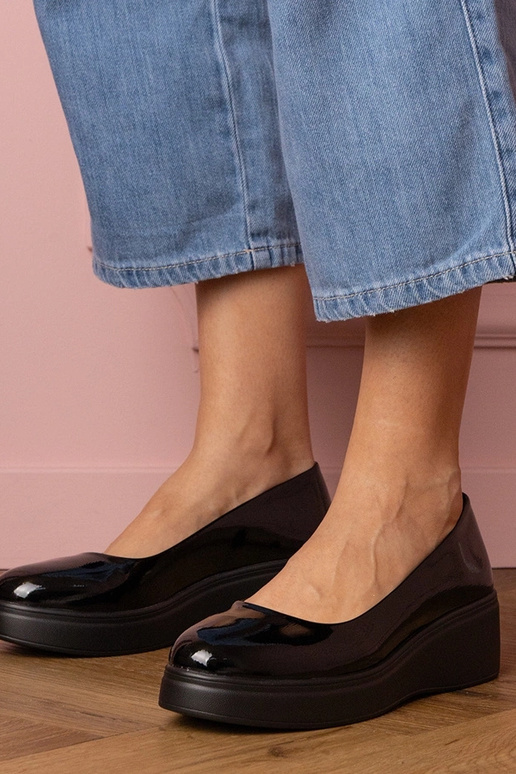 Melni lakoti sieviešu puszābaki uz... Melni lakoti sieviešu puszābaki uz...