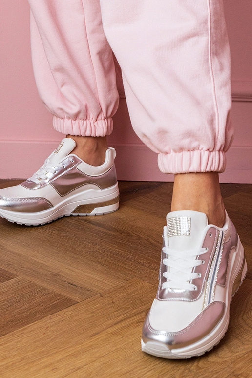 Balti sporta apavi ar kristāliem un... Balti sporta apavi ar kristāliem un...