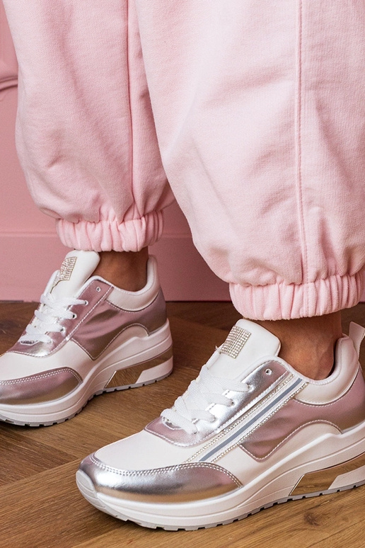 Balti sporta apavi ar kristāliem un... Balti sporta apavi ar kristāliem un...