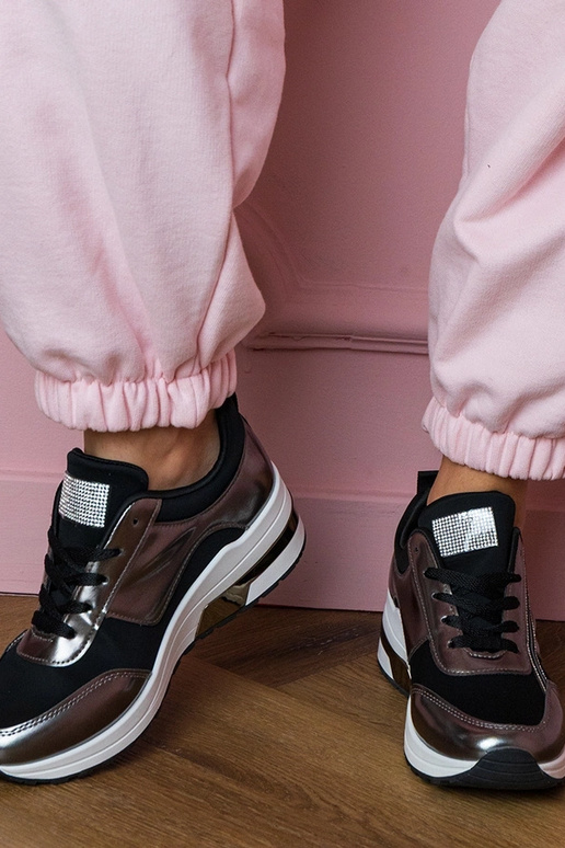 Melni sporta apavi ar kristāliem un... Melni sporta apavi ar kristāliem un...