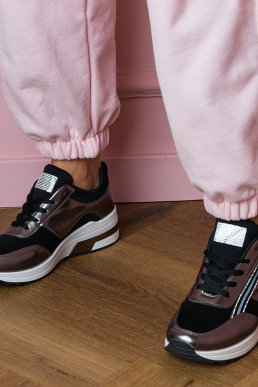 Melni sporta apavi ar kristāliem un... Melni sporta apavi ar kristāliem un...