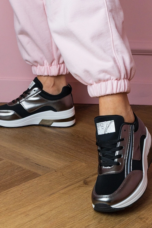 Melni sporta apavi ar kristāliem un... Melni sporta apavi ar kristāliem un...