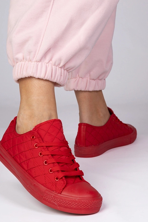 Sarkanie klasiskie izšūti apavi, „Nessa"