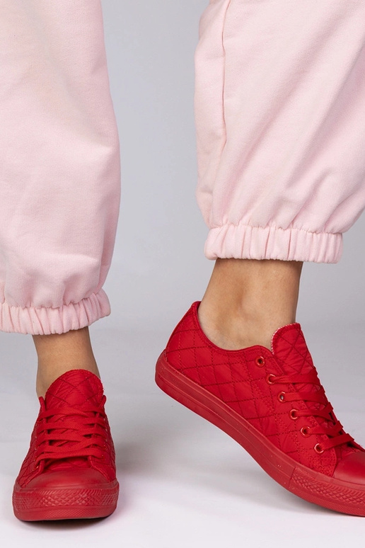 Sarkanie klasiskie izšūti apavi, „Nessa"