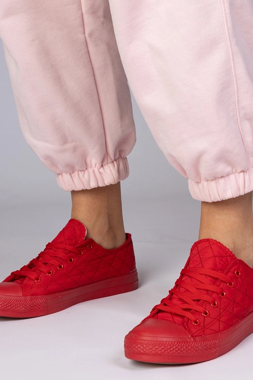 Sarkanie klasiskie izšūti apavi, „Nessa"