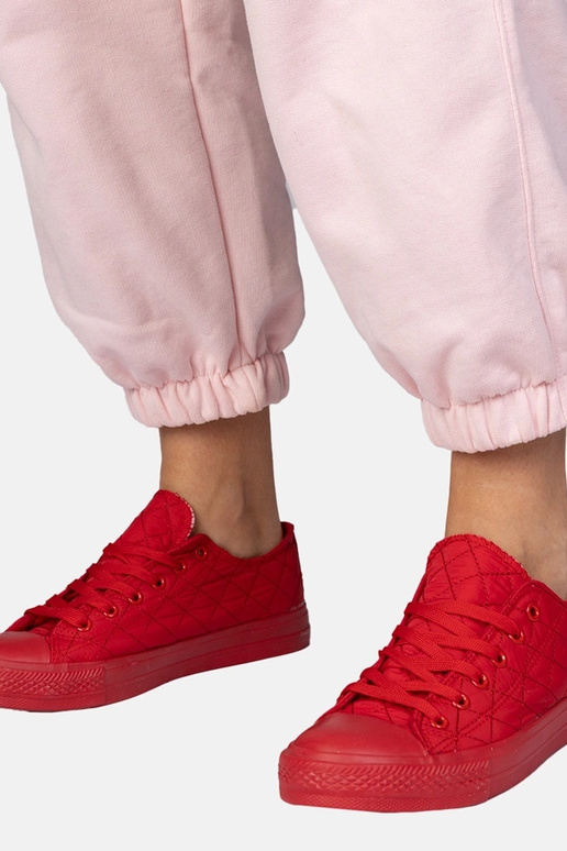 Sarkanie klasiskie izšūti apavi, „Nessa"