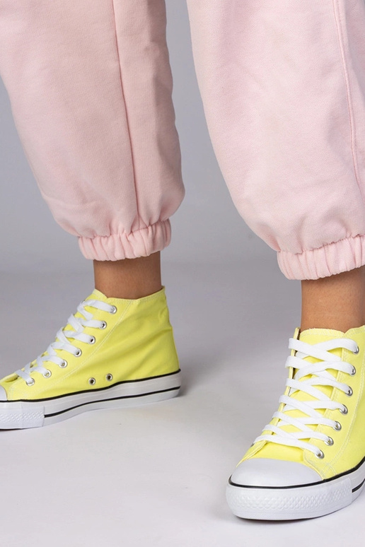 Dzeltenie klasiskie apavi virs...