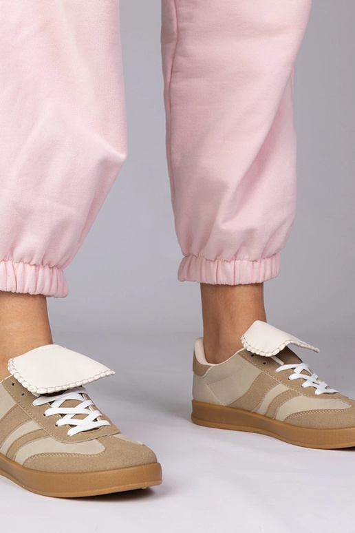 Smilšu krāsas sporta sieviešu apavi,...