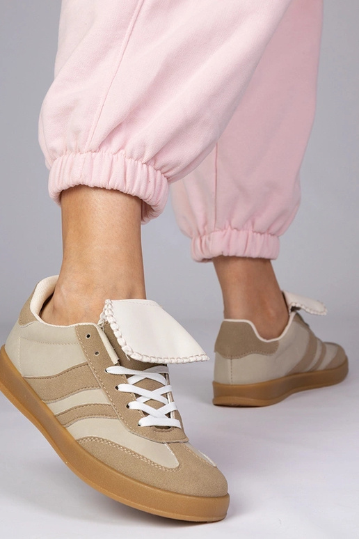 Smilšu krāsas sporta sieviešu apavi,...