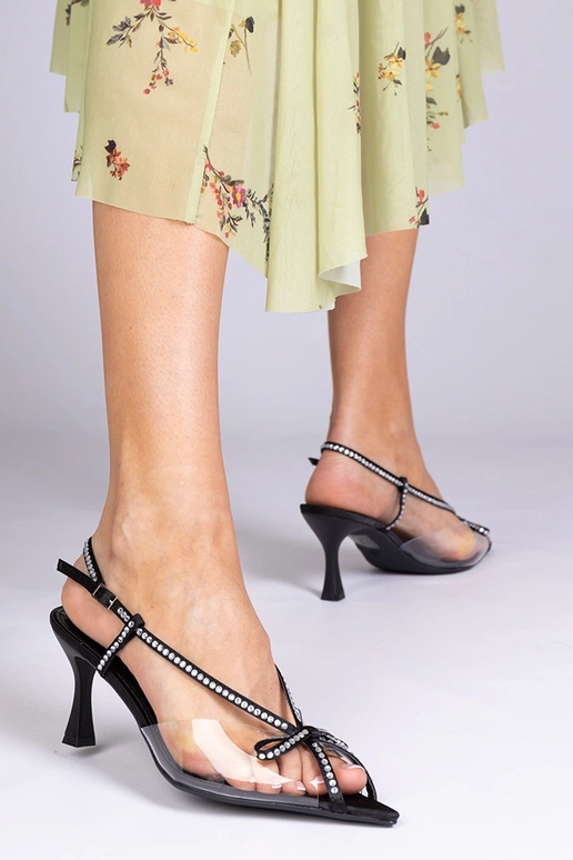 Melnas caurspīdīgas sandales uz...