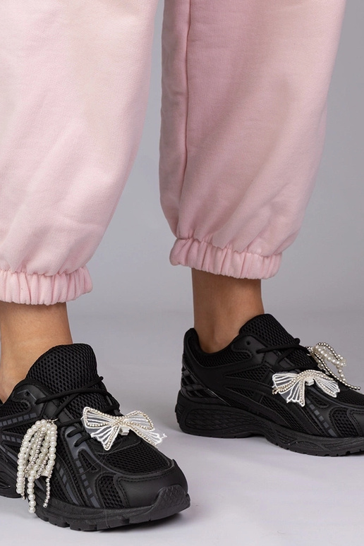 Melni sporta kurpes ar noņemamiem...