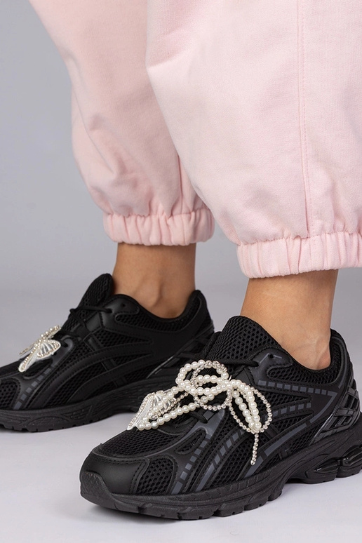 Melni sporta kurpes ar noņemamiem...