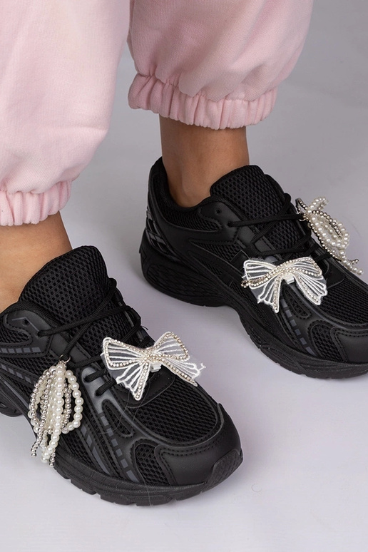 Melni sporta kurpes ar noņemamiem...