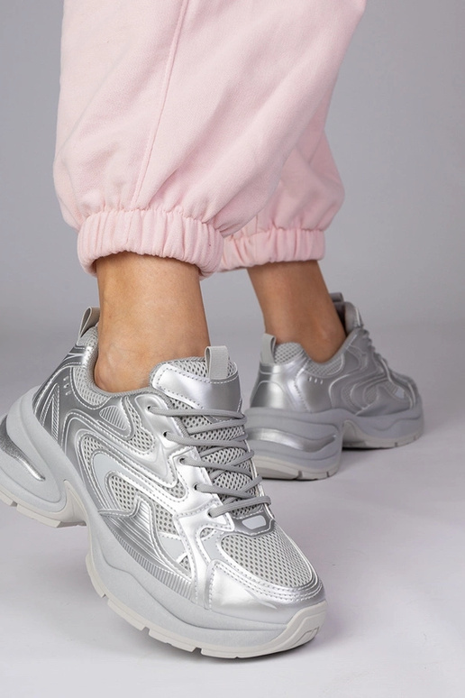 Sudraba sporta kurpes uz bieza zoles,...