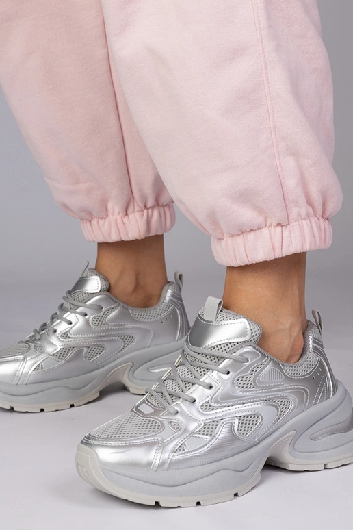 Sudraba sporta kurpes uz bieza zoles,...