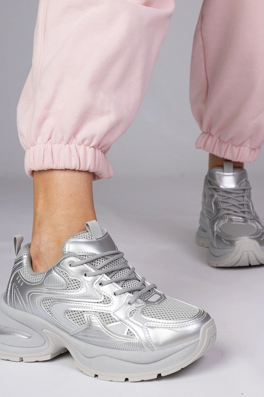 Sudraba sporta kurpes uz bieza zoles,...