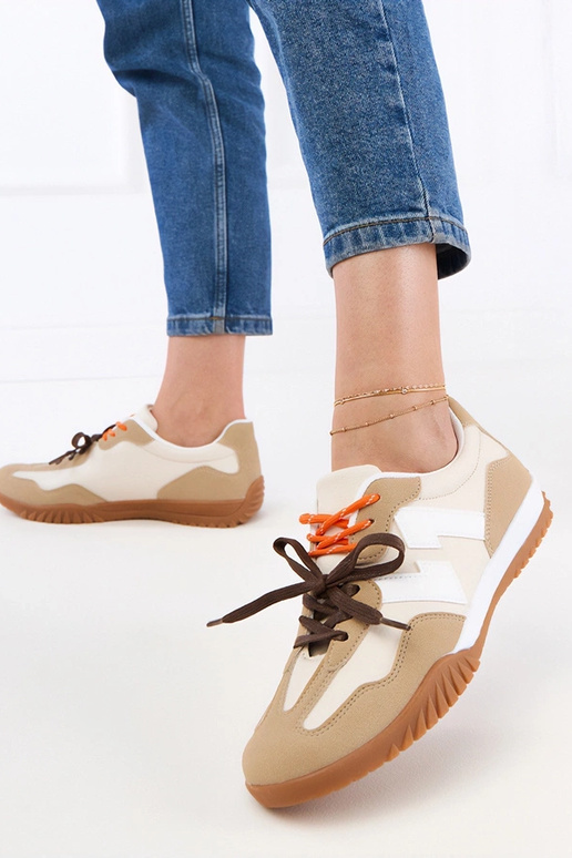 Smilšu krāsas sporta kurpes ar...