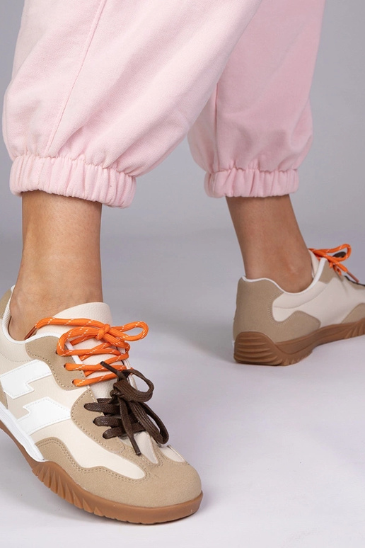 Smilšu krāsas sporta kurpes ar...