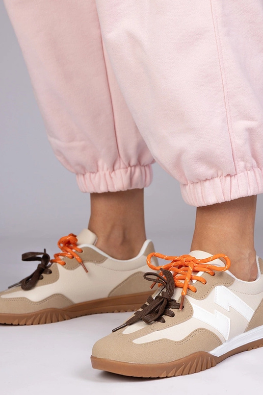 Smilšu krāsas sporta kurpes ar...