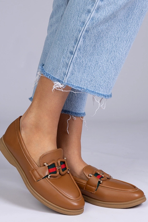 Smilšu krāsas mokasīni no mākslīgās...