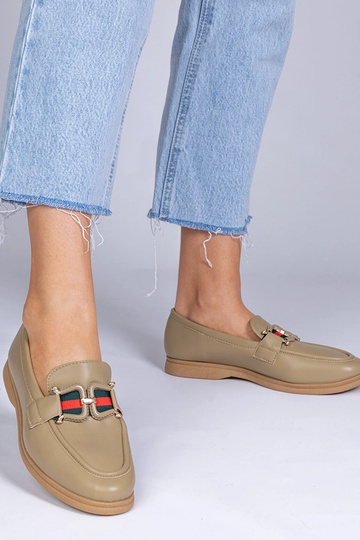 Melni mokasīni no mākslīgās...