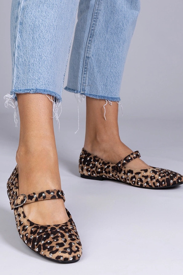 Panteras raksta balerīnas...